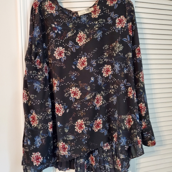 Everleigh black floral blouse size xl - Picture 5 of 6